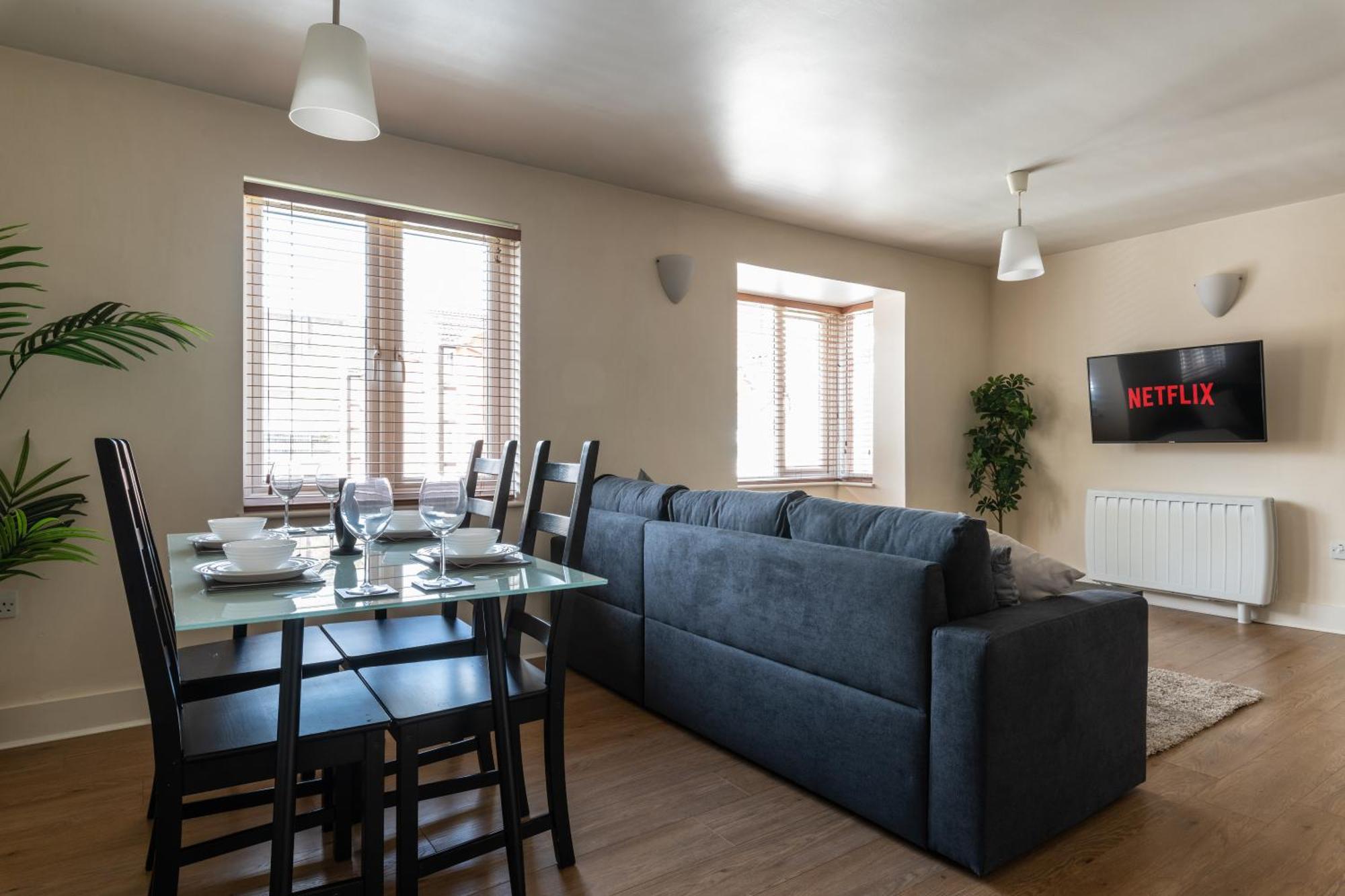 Spacious 2Br Flat - 2 Free Parking Spaces - Near Lgw Airport Crawley  Exteriör bild